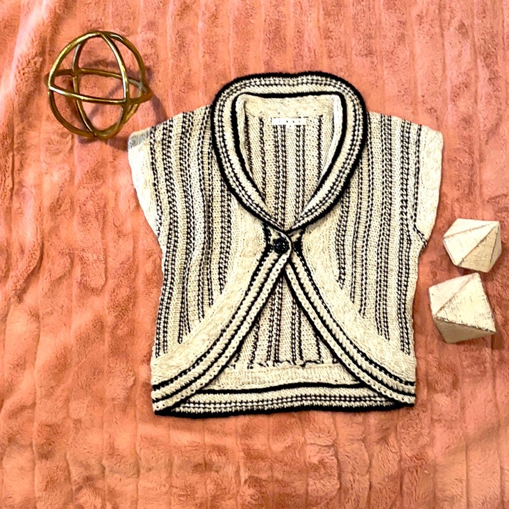 Super cute single button short sleeve cardigan.